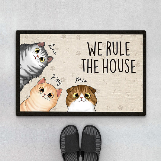 3245DUK1 we rule the house doormat personalised gifts for cat owners
