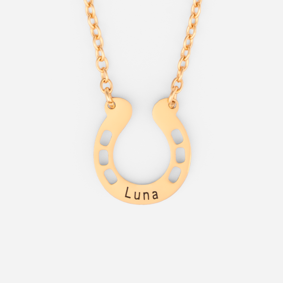 6357JUS1 personalized horseshoe pendant necklace gifts for horse lovers 6357J0I5A_65dbc6bc d83d 4468 ae2e e47c9fa2d804