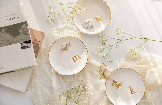 Top Sentimental Engagement Gift Ideas for Bride to Cheer her Love