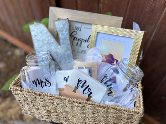 Top Picks of Creative Ideas for a Wedding Gift Basket