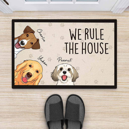 1662DUK2 we rule the house doormat  funny personalised gifts for dog lovers