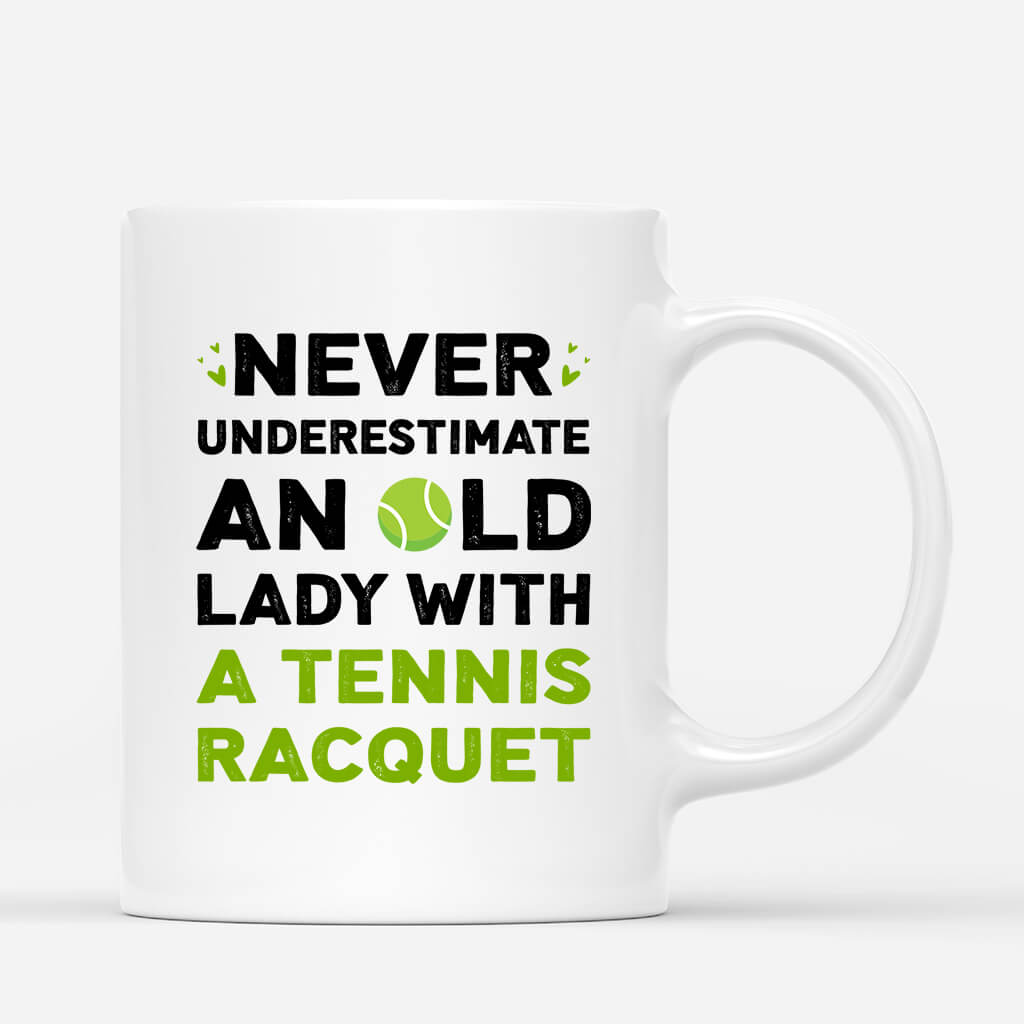 1847MUK3 personaslied never underestimate an old lady mug