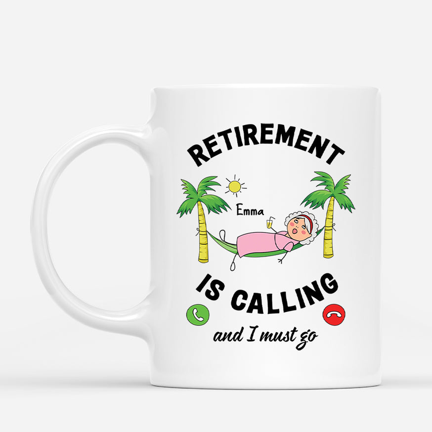2538MUK1 personalised retirement is calling and i must go her mug_9598ac9a ea07 416f 9804 3b3aeda48145