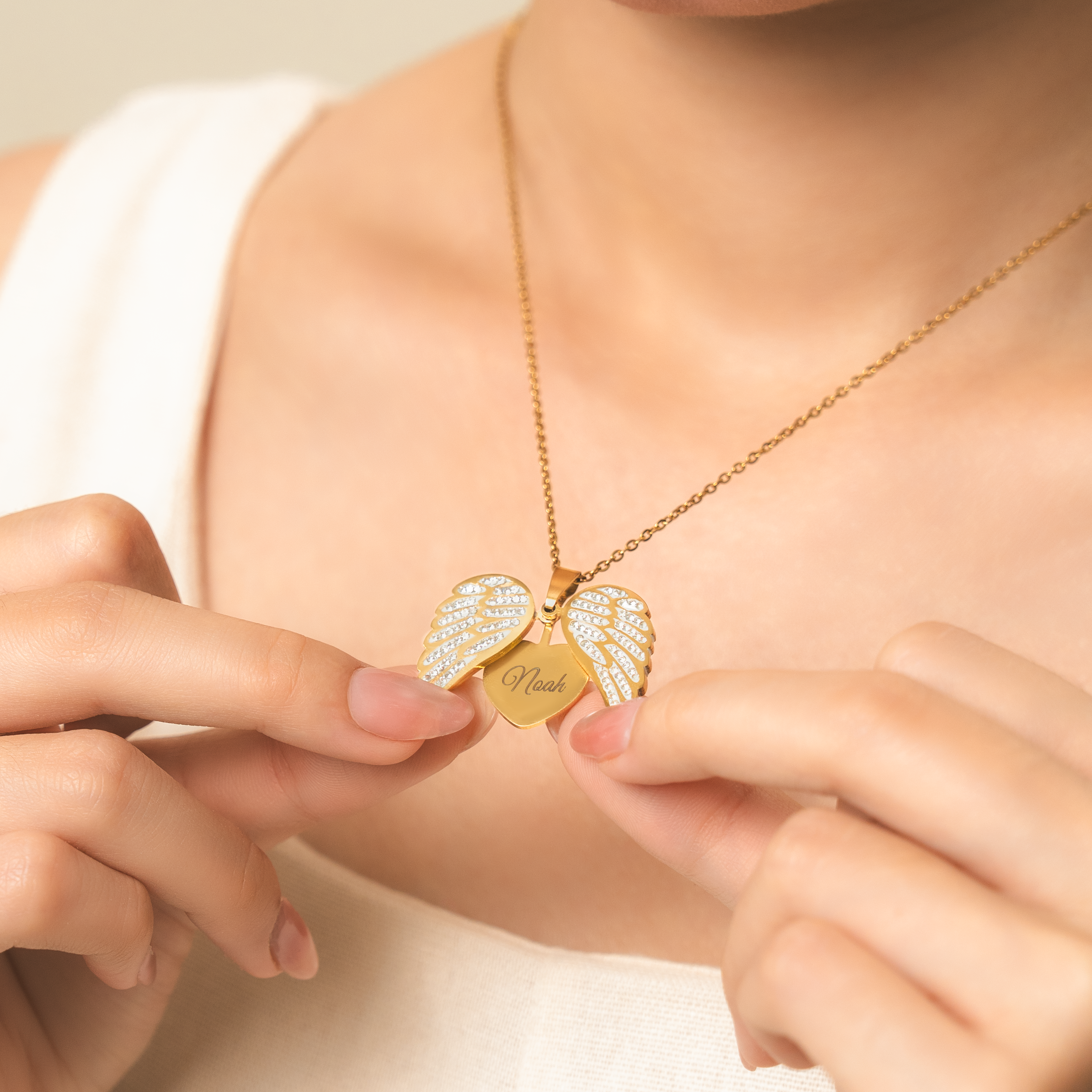 6113JUS2 angel wing necklace with name personalized memorial gifts 6113J0B5A_1847a9a0 6a73 4441 80b7 4f9522c46920