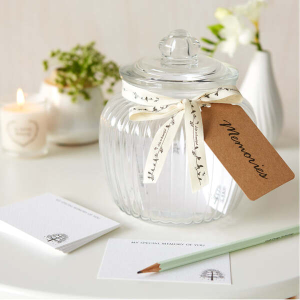 Memory Jar with Love Notes as DIY Christmas Present Ideas for Girlfriend