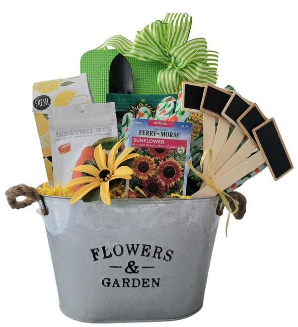 Gardener’s Delight Baskets as Christmas Present Ideas for Grandparents