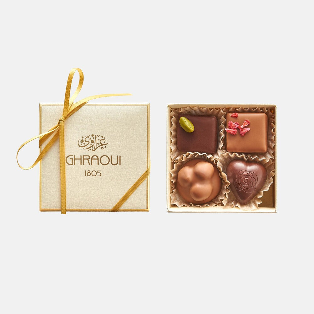 A Mini Chocolate Box as The Best Gift for Valentine Day to Girlfriend