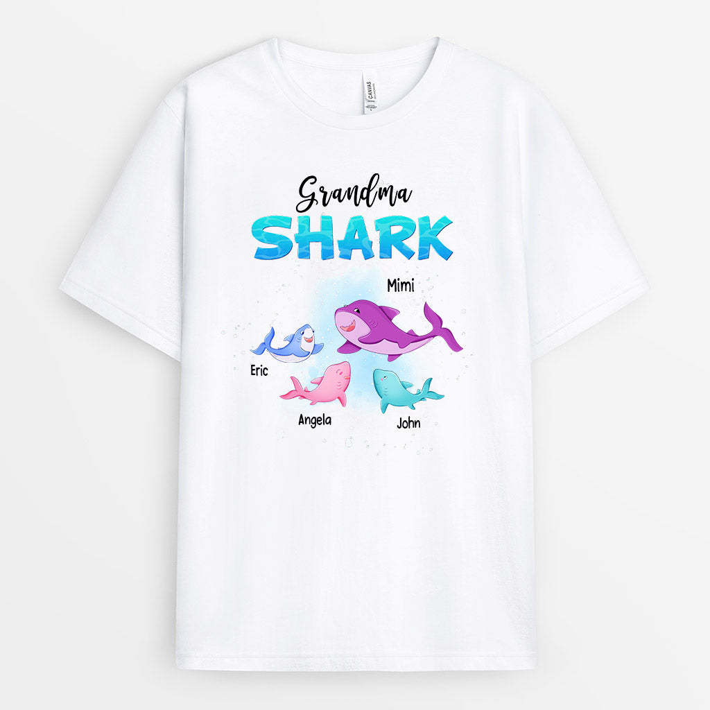 0153AUK1 Customised T shirts presents Shark Grandma Mom Text_32a1ab53 29f9 4d3b b4c7 548a1a85d782